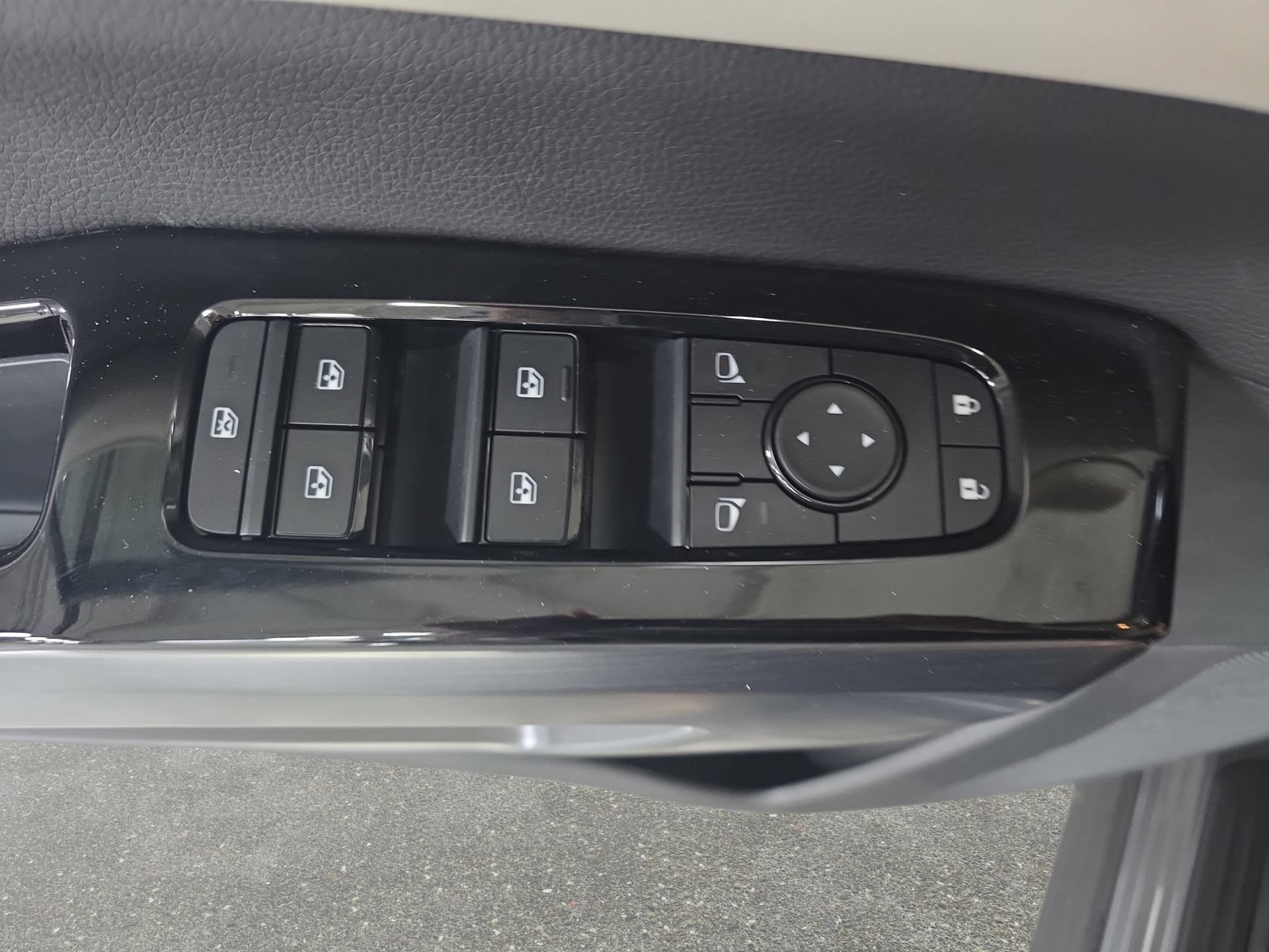 New 2026 Nissan Pathfinder SL FWD image 27