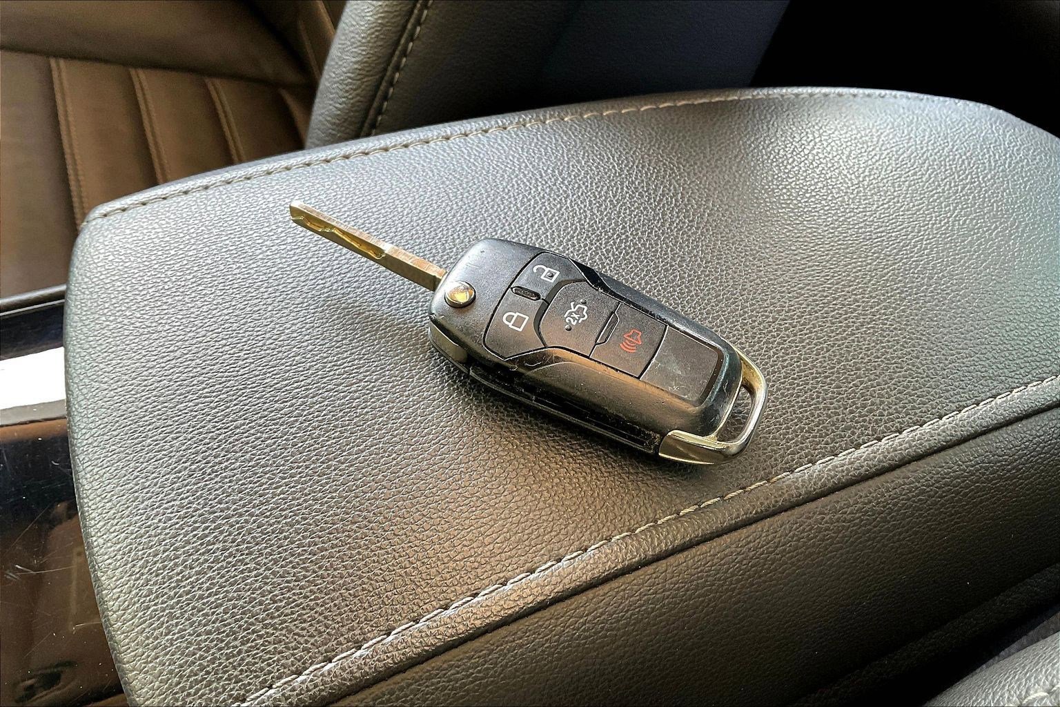 Used 2016 Ford Fusion SE w/ Equipment Group 202A FWD image 33