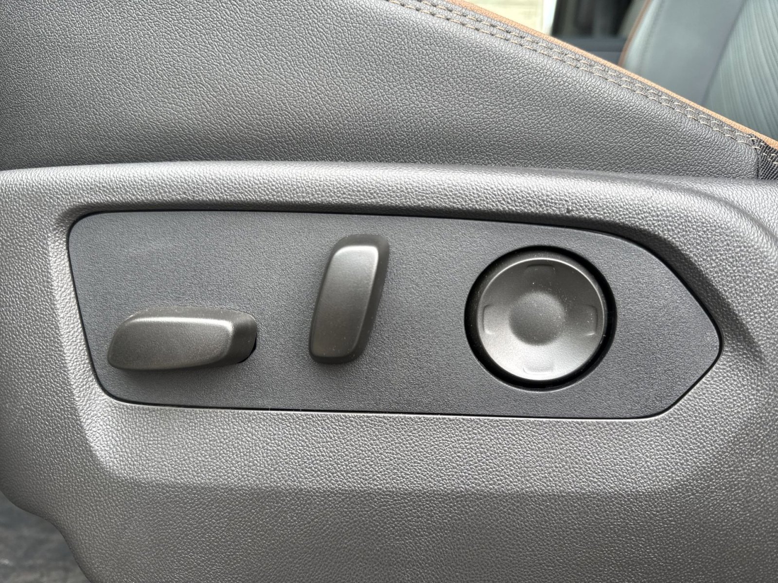 New 2026 GMC Yukon AT4 w/ AT4 Premium Plus Package image 14