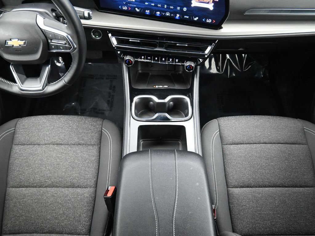 Used 2025 Chevrolet Traverse LT w/ Driver Confidence Package image 32