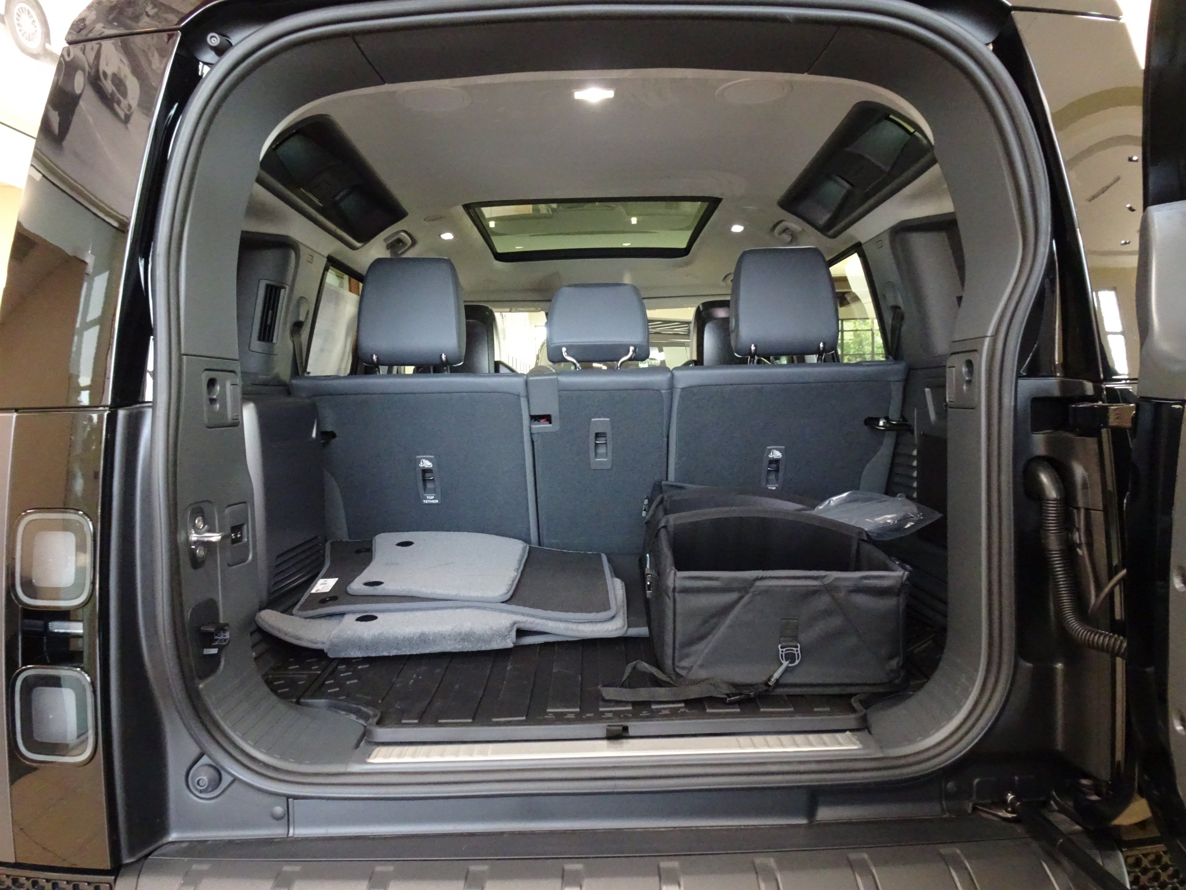 New 2026 Land Rover Defender 110 OCTA AWD/4WD image 24