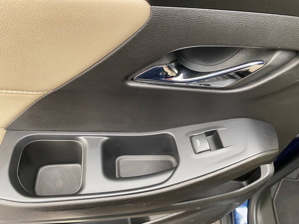 Used 2022 Chevrolet Traverse LS image 17