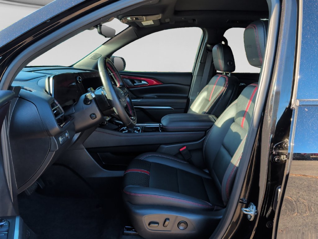 Used 2026 Chevrolet Traverse RS w/ LPO, Floor Liner Package FWD image 16