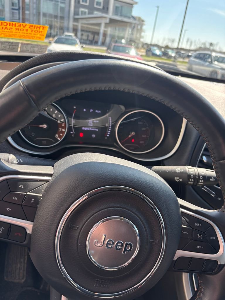 Used 2017 Jeep Compass Latitude image 4