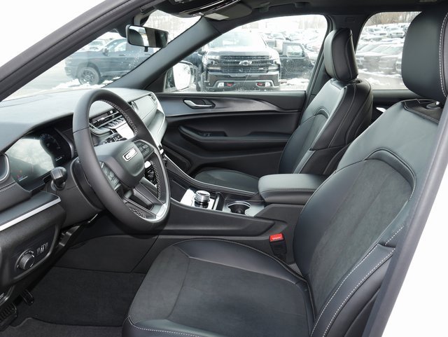 New 2025 Jeep Grand Cherokee Altitude image 2