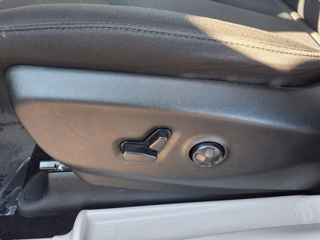 Used 2024 Chrysler Voyager LX image 24