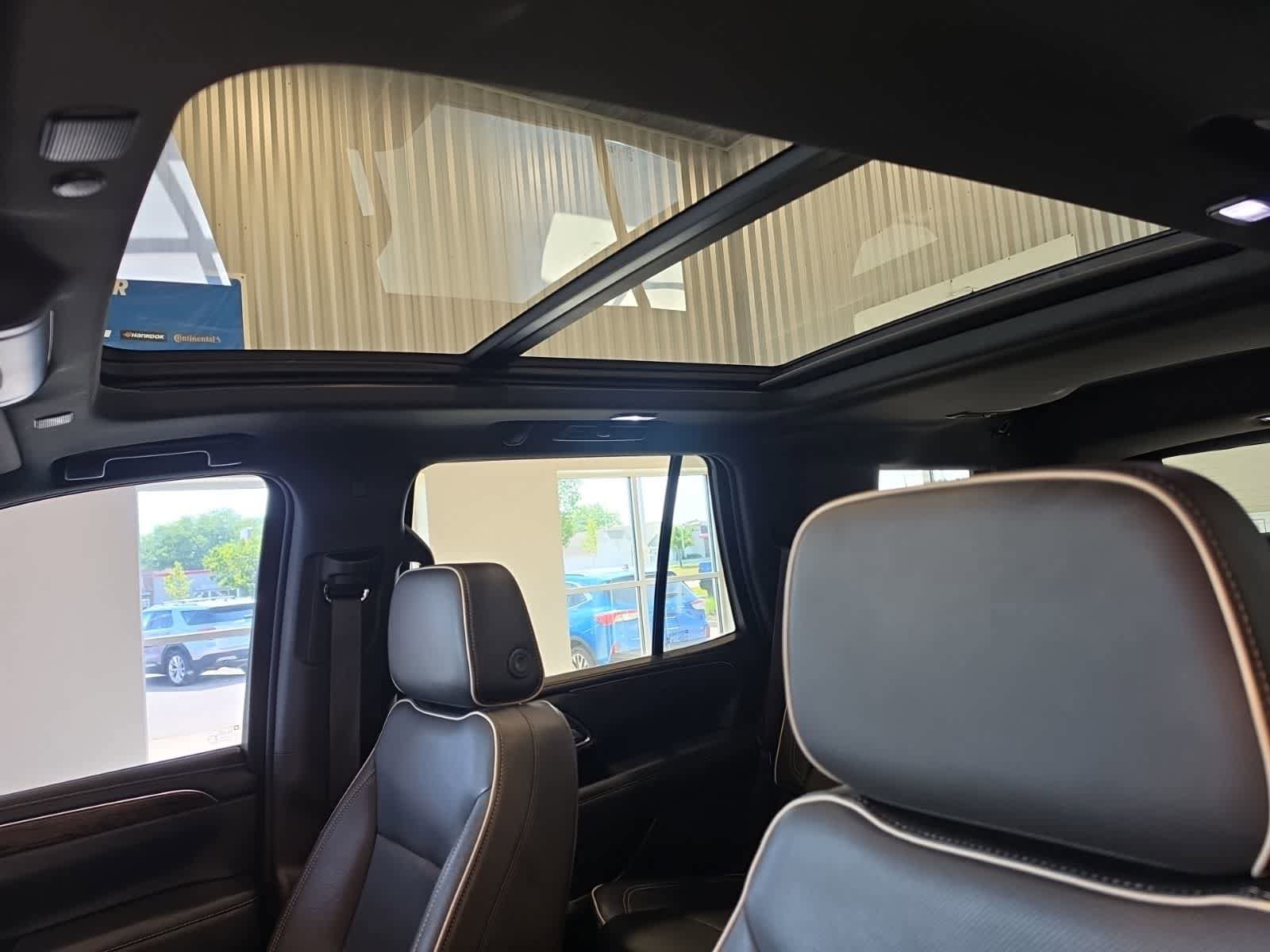 Used 2023 Chevrolet Tahoe Premier AWD/4WD image 15