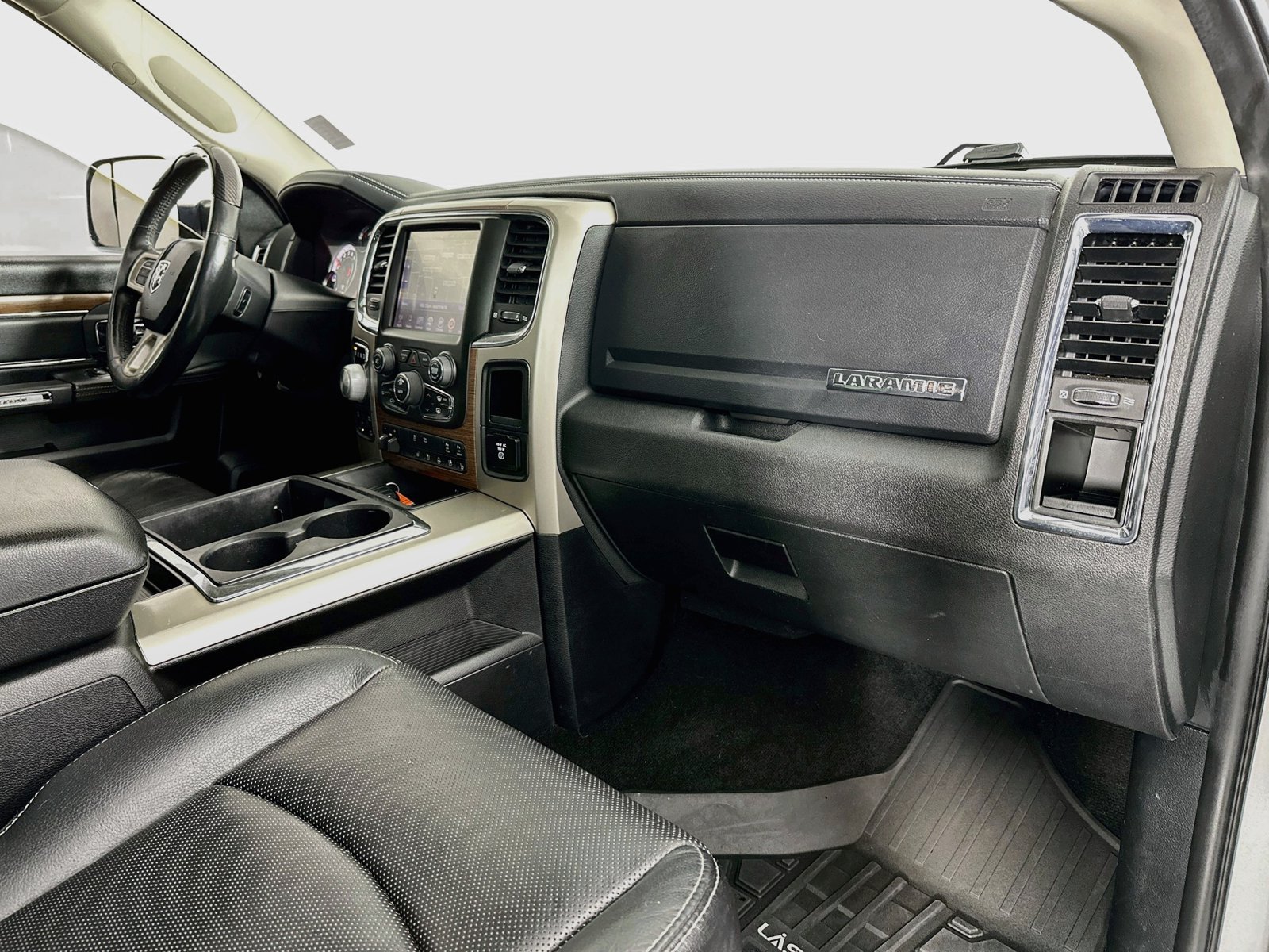 Used 2015 RAM 1500 Laramie w/ Convenience Group AWD/4WD image 32