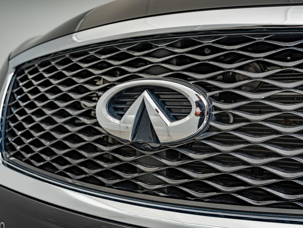 Used 2017 INFINITI QX80 4WD w/ Driver Assistance Package image 12