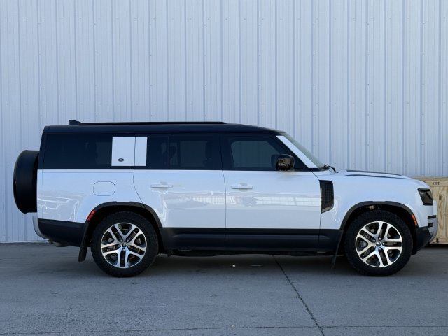 Used 2023 Land Rover Defender 130 SE AWD/4WD image 3