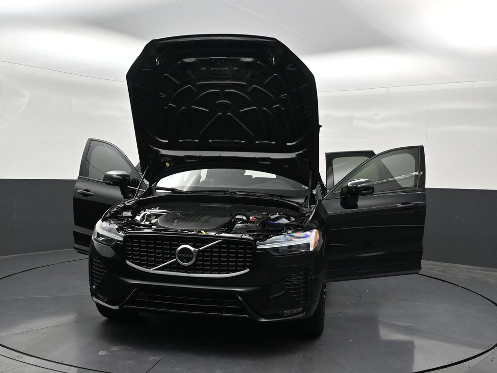 Certified 2024 Volvo XC60 B5 Plus w/ Protection Package Premier AWD/4WD image 40