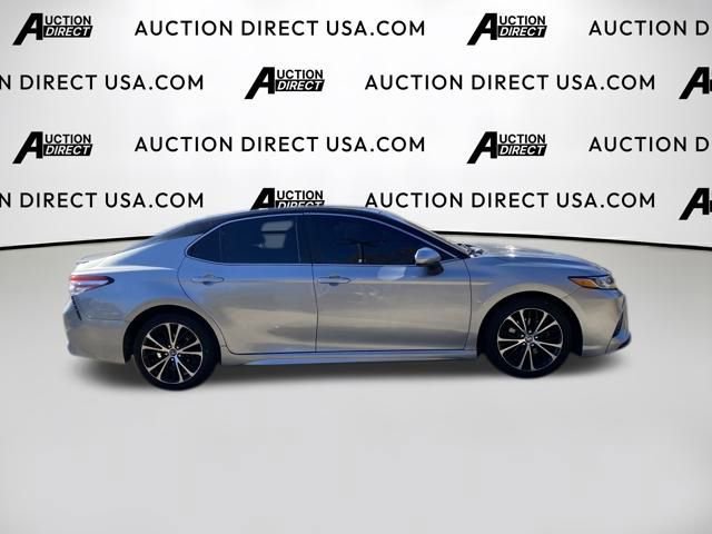 Used 2020 Toyota Camry SE image 3