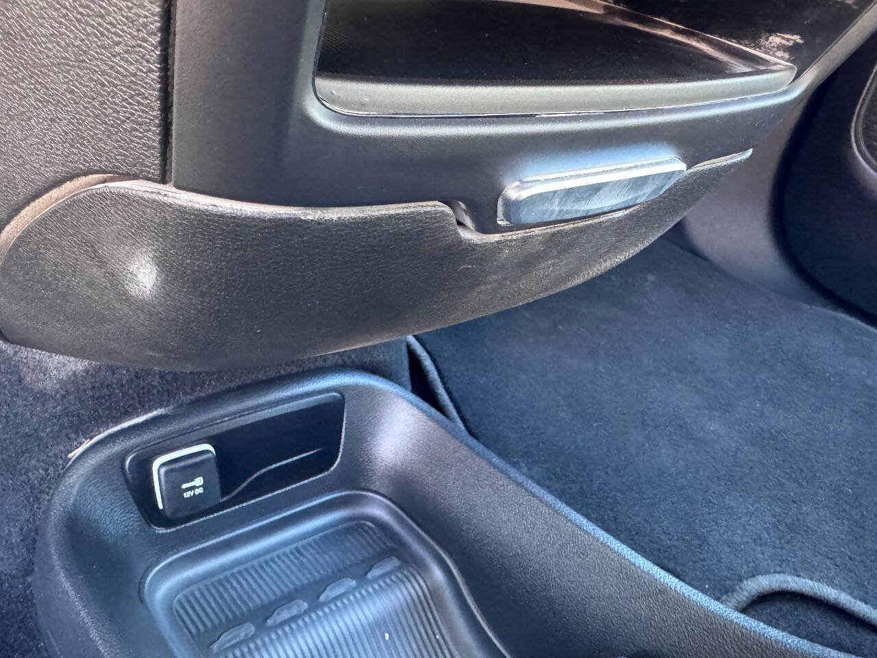 Used 2027 Chrysler Pacifica Select FWD image 25