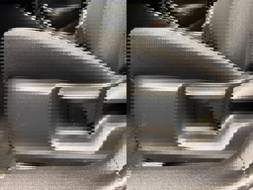 Used 2025 Toyota Corolla LE image 27