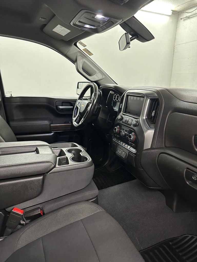 Used 2022 Chevrolet Silverado 1500 LT AWD/4WD image 37