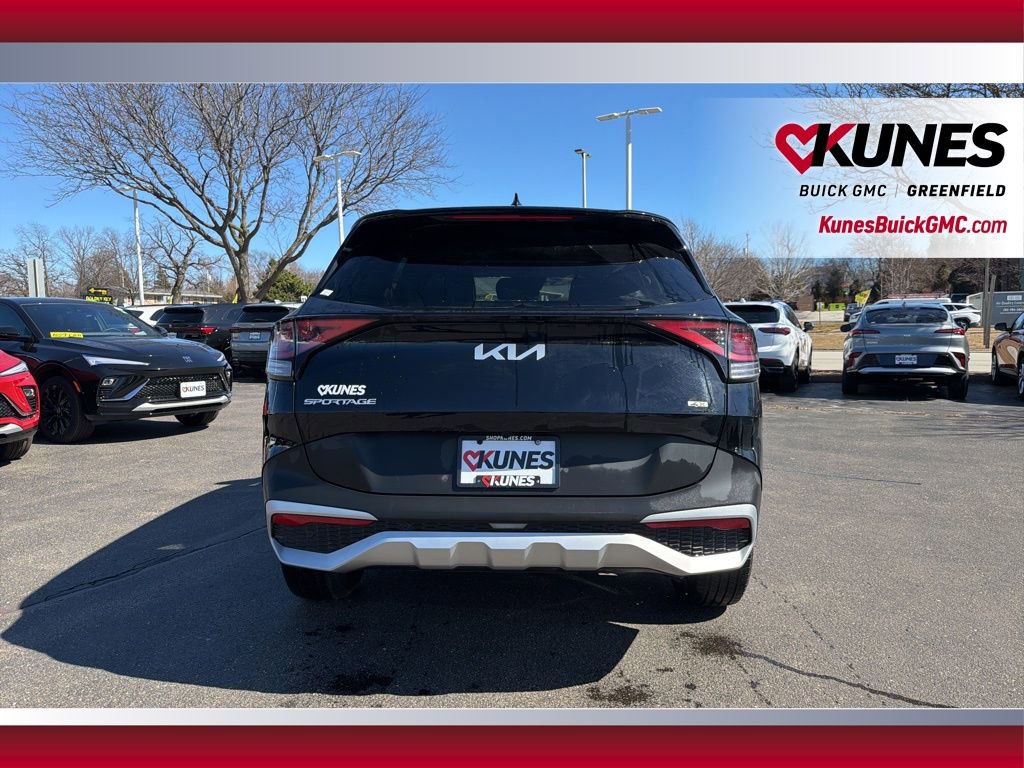 Used 2025 Kia Sportage LX image 8