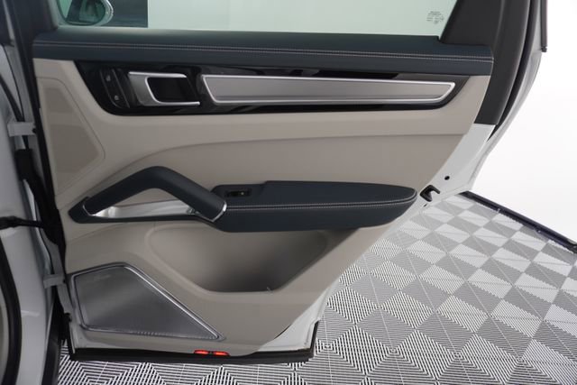 Used 2022 Porsche Cayenne Turbo image 26