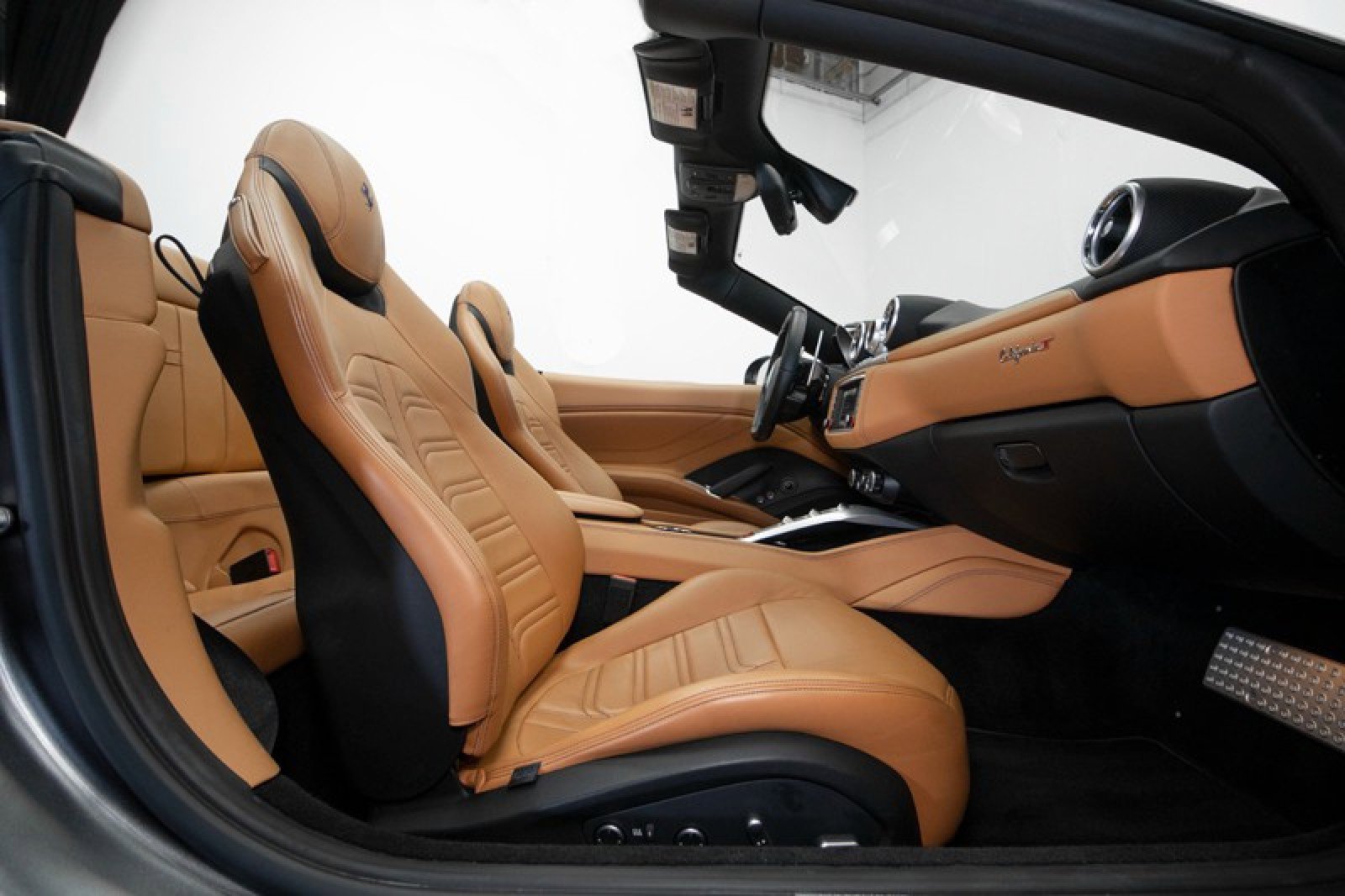 Used 2016 Ferrari California T RWD image 45