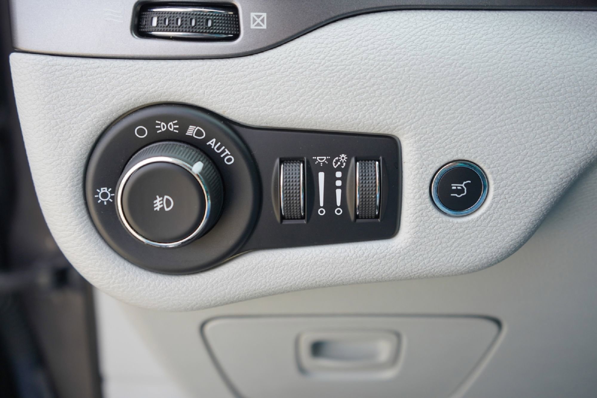 Used 2019 Jeep Cherokee Limited image 20