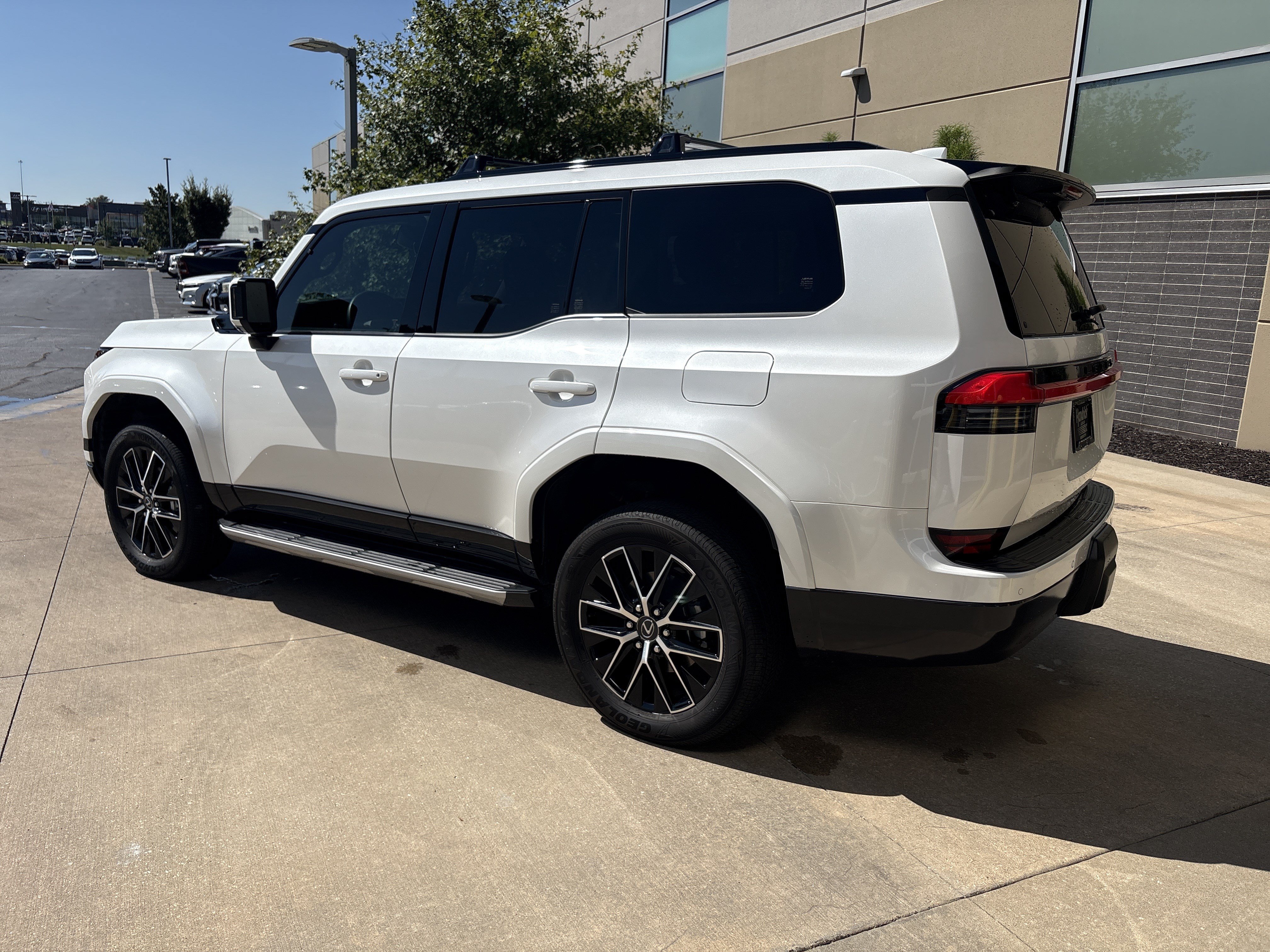 Used 2024 Lexus GX 550 w/ Accessory Package (2T) AWD/4WD image 28