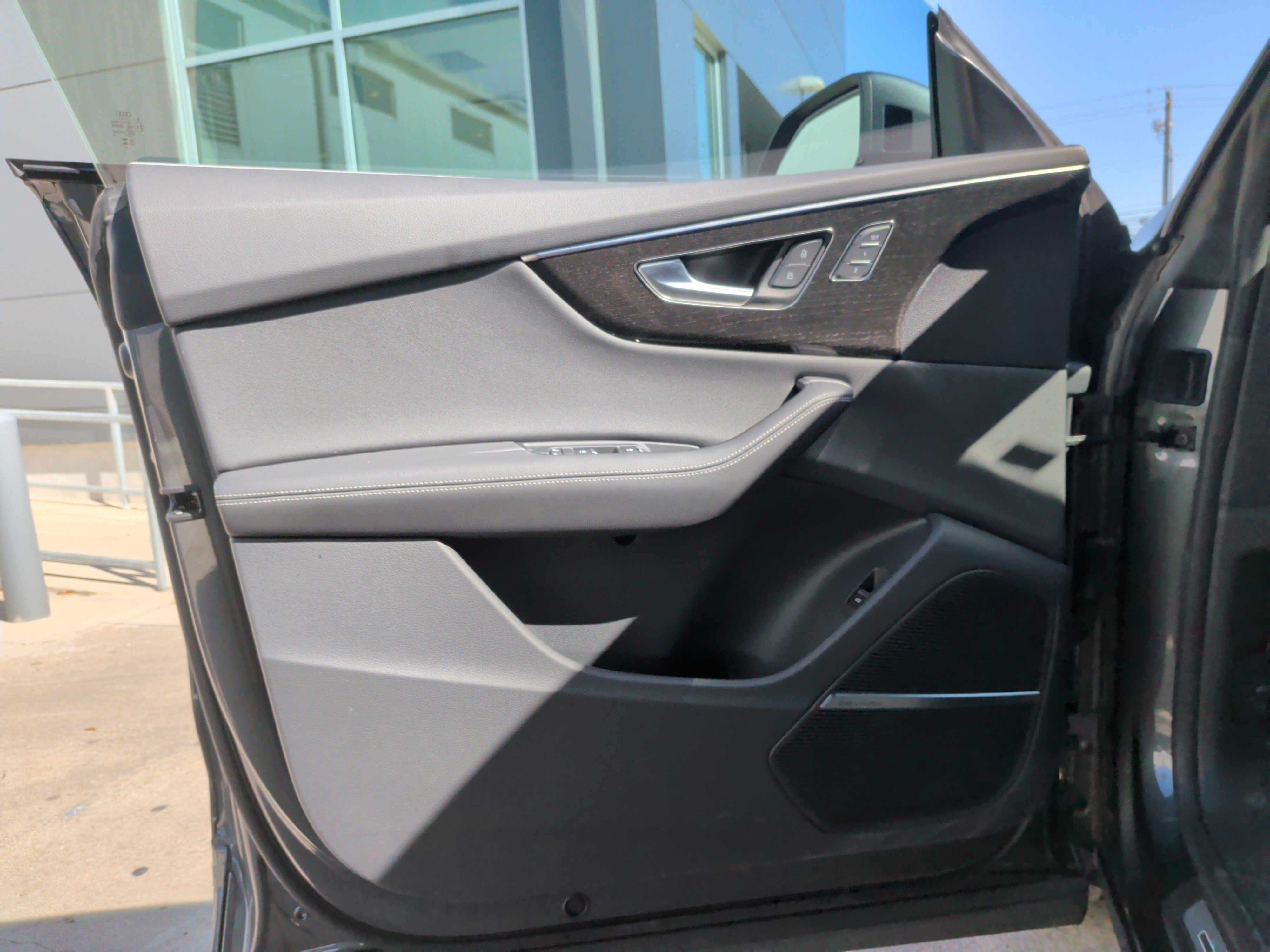 Used 2024 Audi Q8 Premium Plus w/ Premium Plus Package image 14