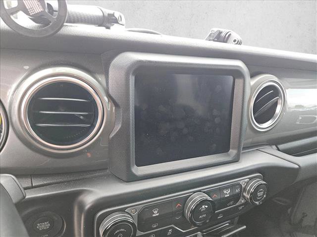 Used 2022 Jeep Gladiator Overland w/ Trailer Tow Package AWD/4WD image 19