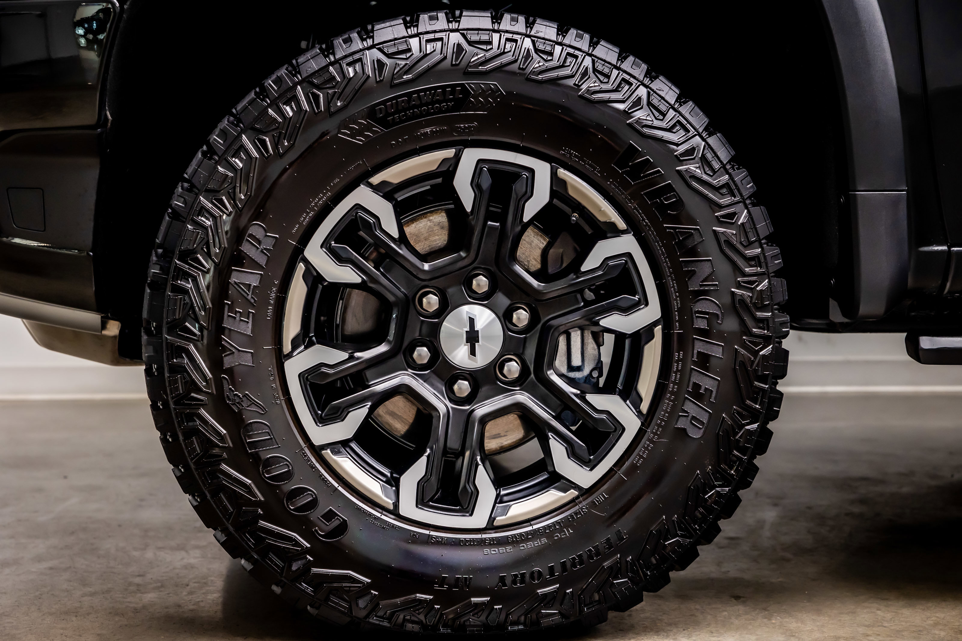 Used 2025 Chevrolet Silverado 1500 ZR2 w/ Technology Package image 38