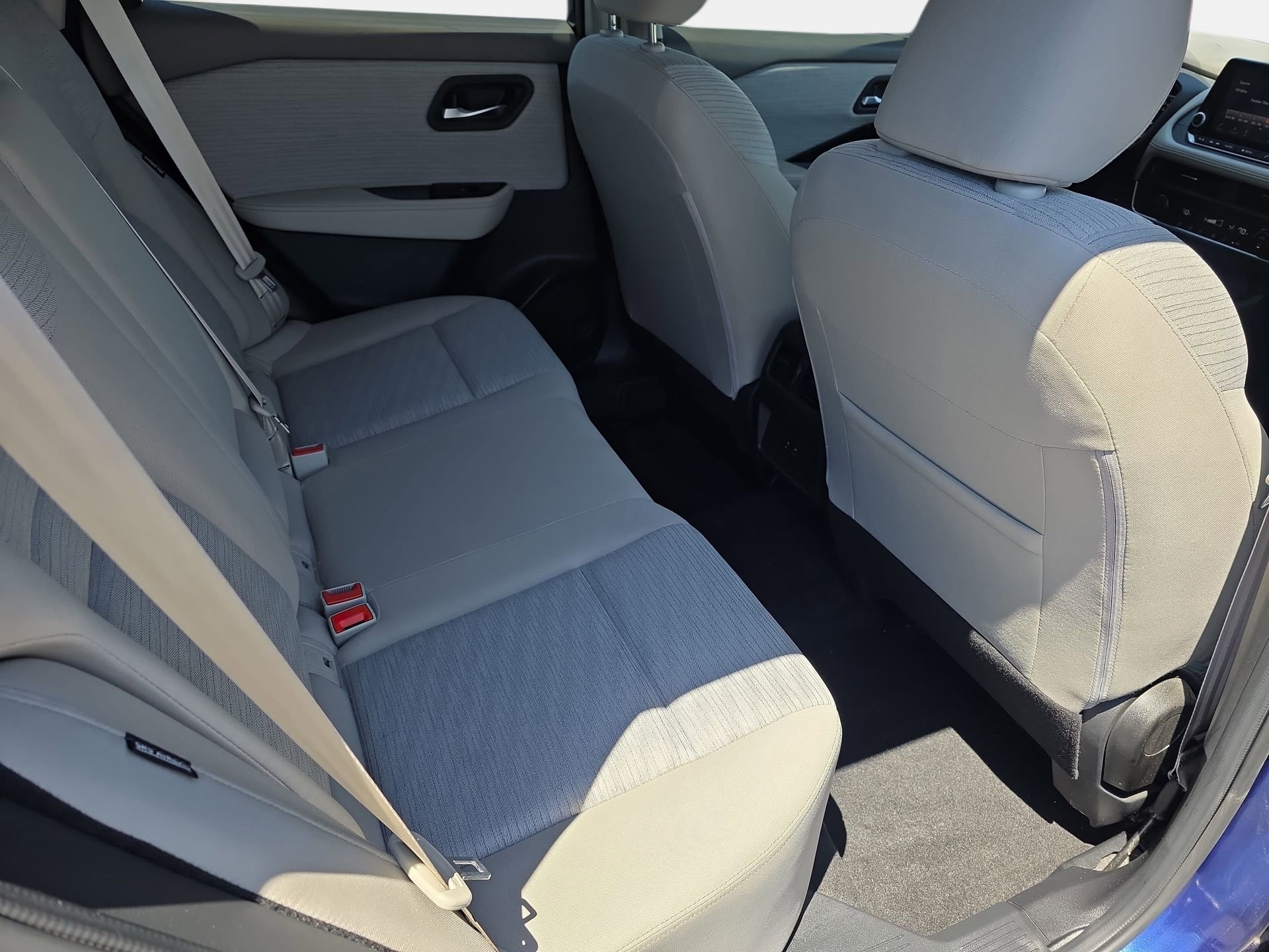 Used 2023 Nissan Rogue SV FWD image 11