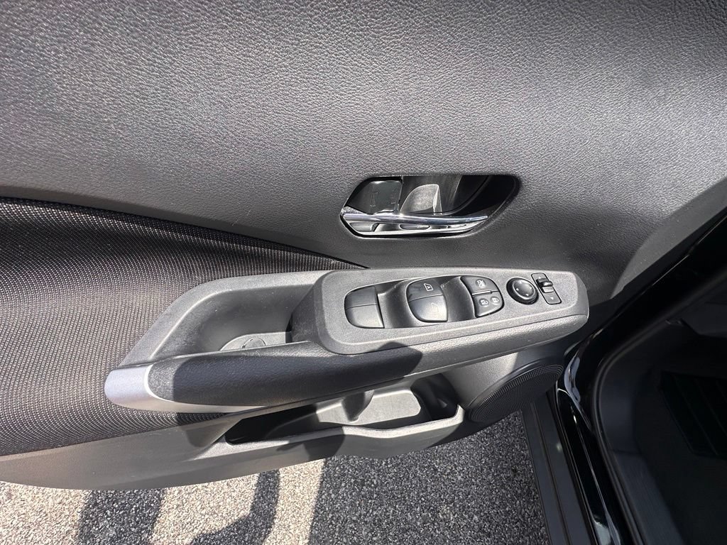 Used 2022 Nissan Kicks SV FWD image 13