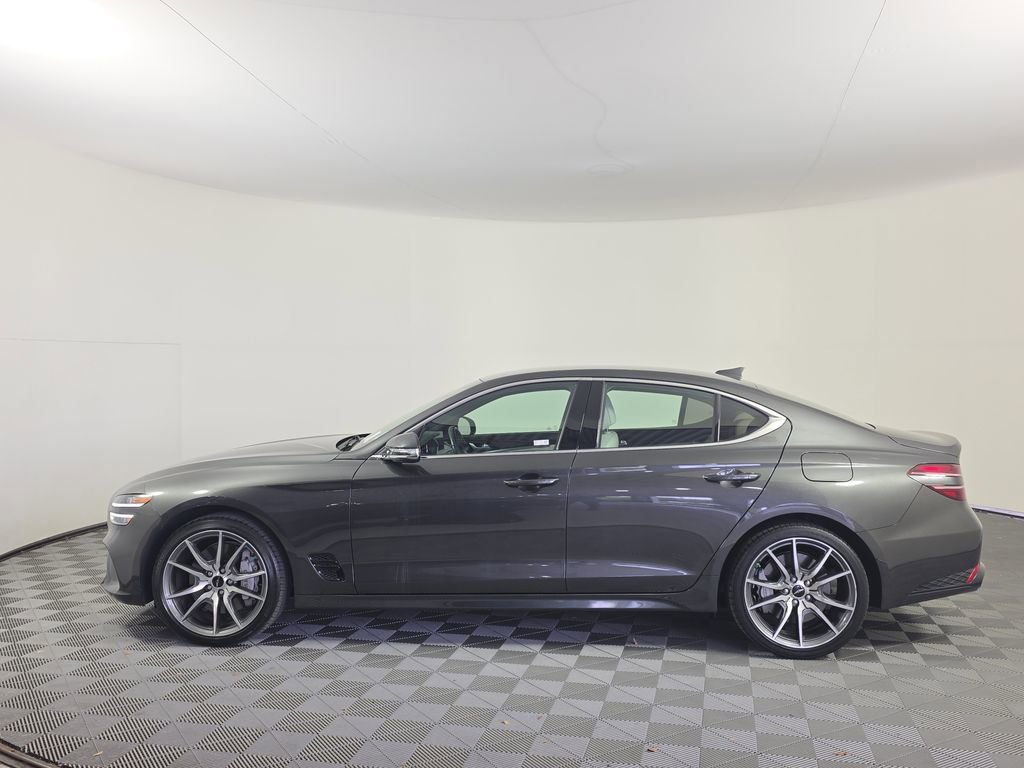 Used 2025 Genesis G70 2.5T image 4