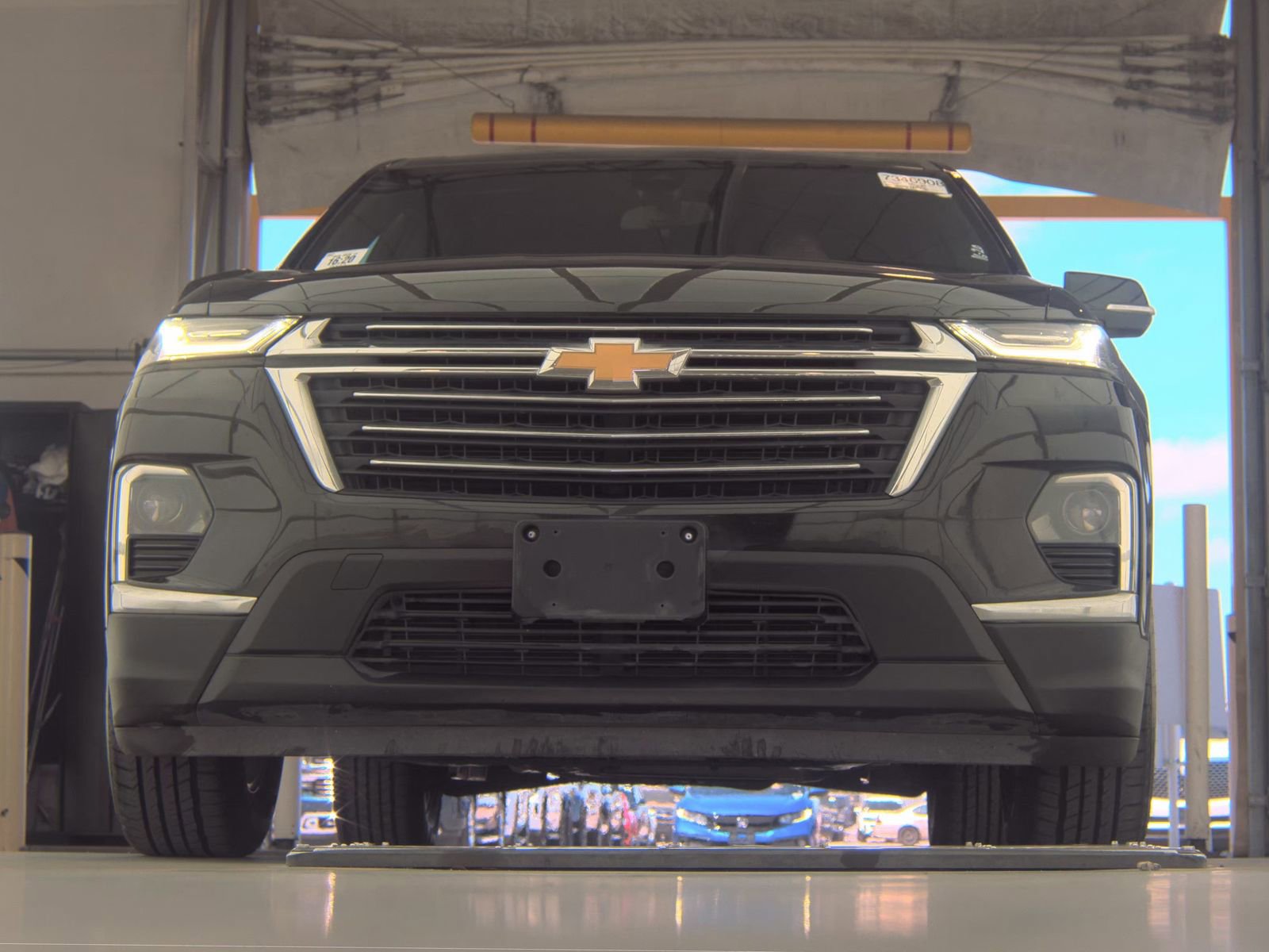 Used 2023 Chevrolet Traverse LT image 3