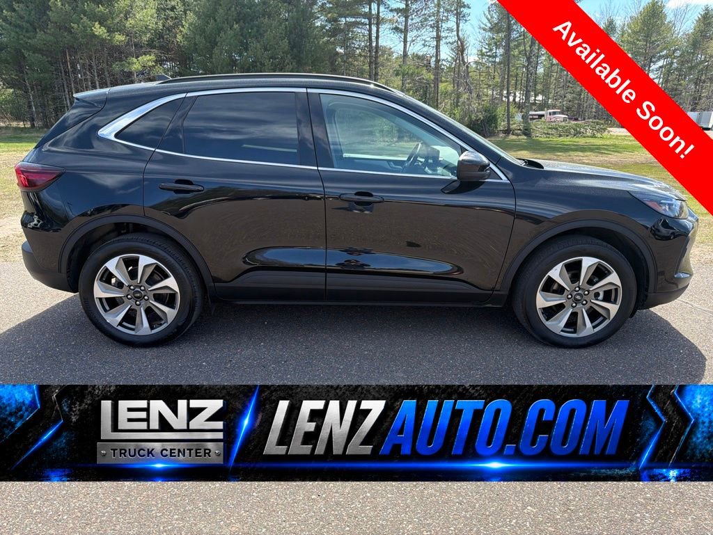 Used 2025 Ford Escape Platinum AWD/4WD image 1