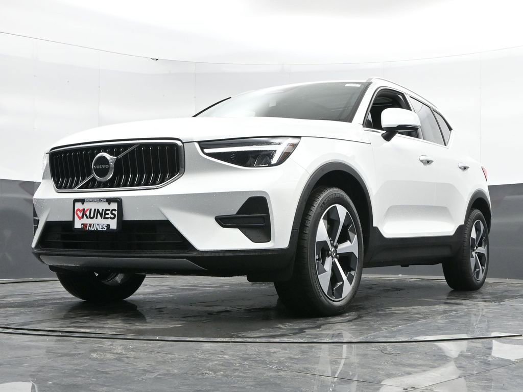 New 2025 Volvo XC40 B5 Core w/ Protection Package Premier image 42
