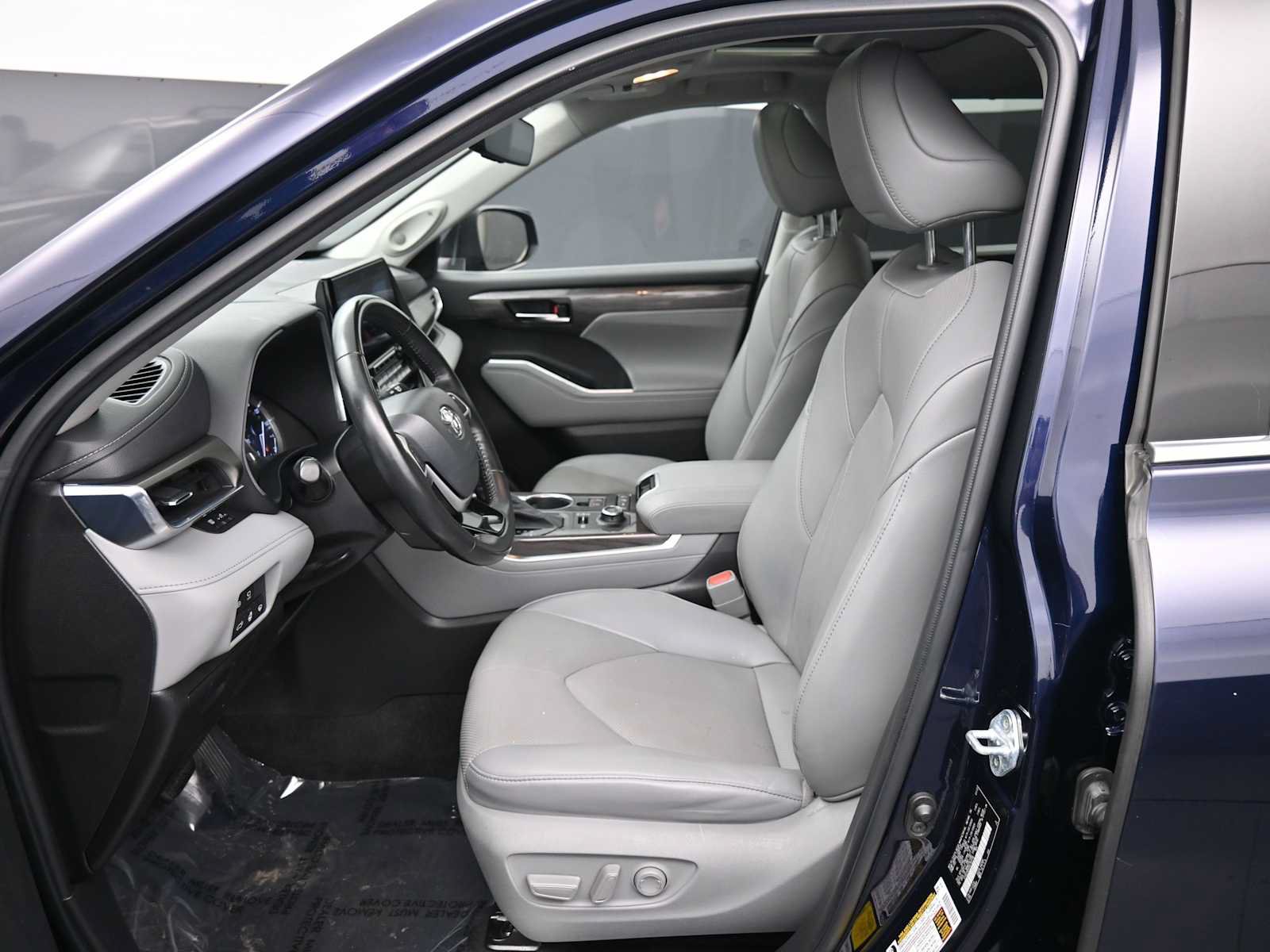 Used 2022 Toyota Highlander Limited AWD/4WD image 19