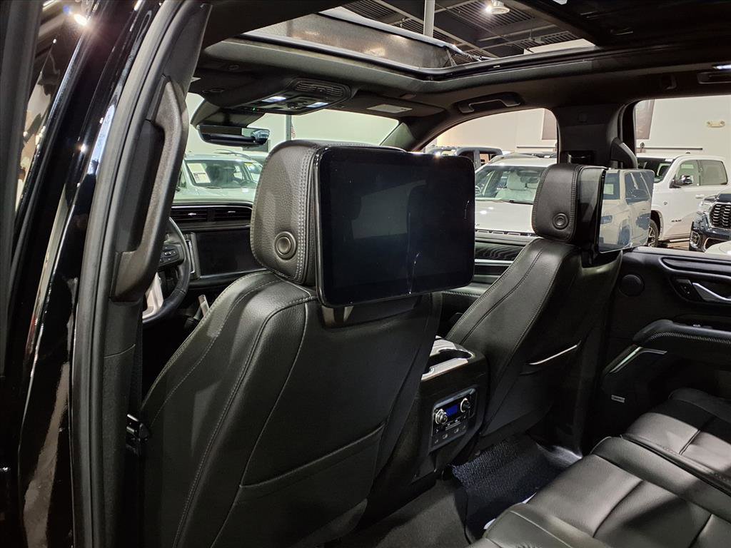 Used 2023 GMC Yukon Denali w/ Advanced Technology Package image 19