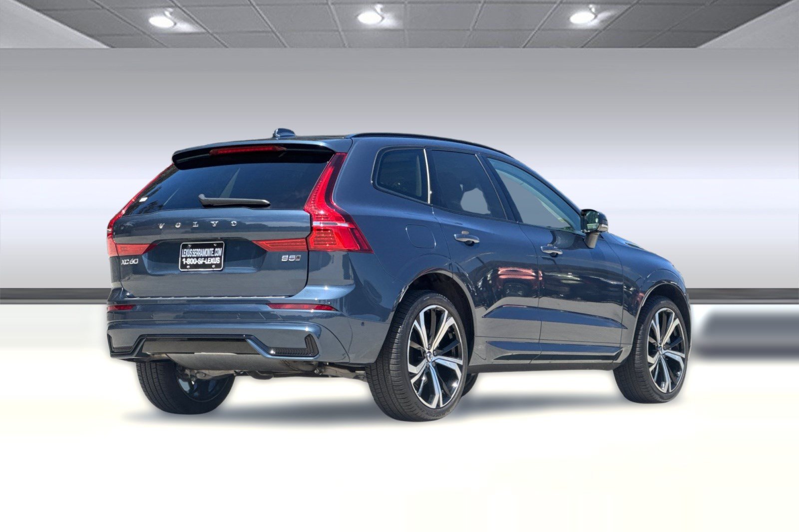 Used 2025 Volvo XC60 B5 Ultra w/ Protection Package Premier AWD/4WD image 8