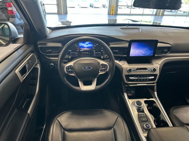Used 2023 Ford Explorer XLT w/ Equipment Group 202A AWD/4WD image 2