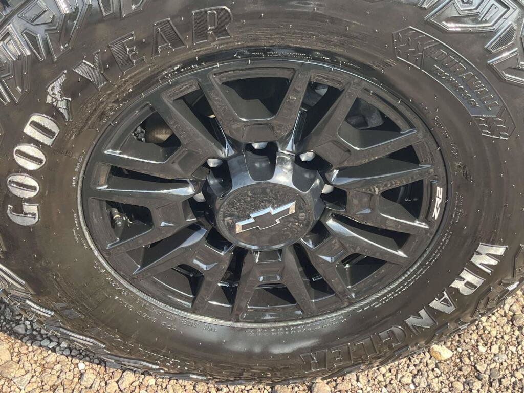 Used 2024 Chevrolet Silverado 2500 ZR2 w/ Technology Package AWD/4WD image 14