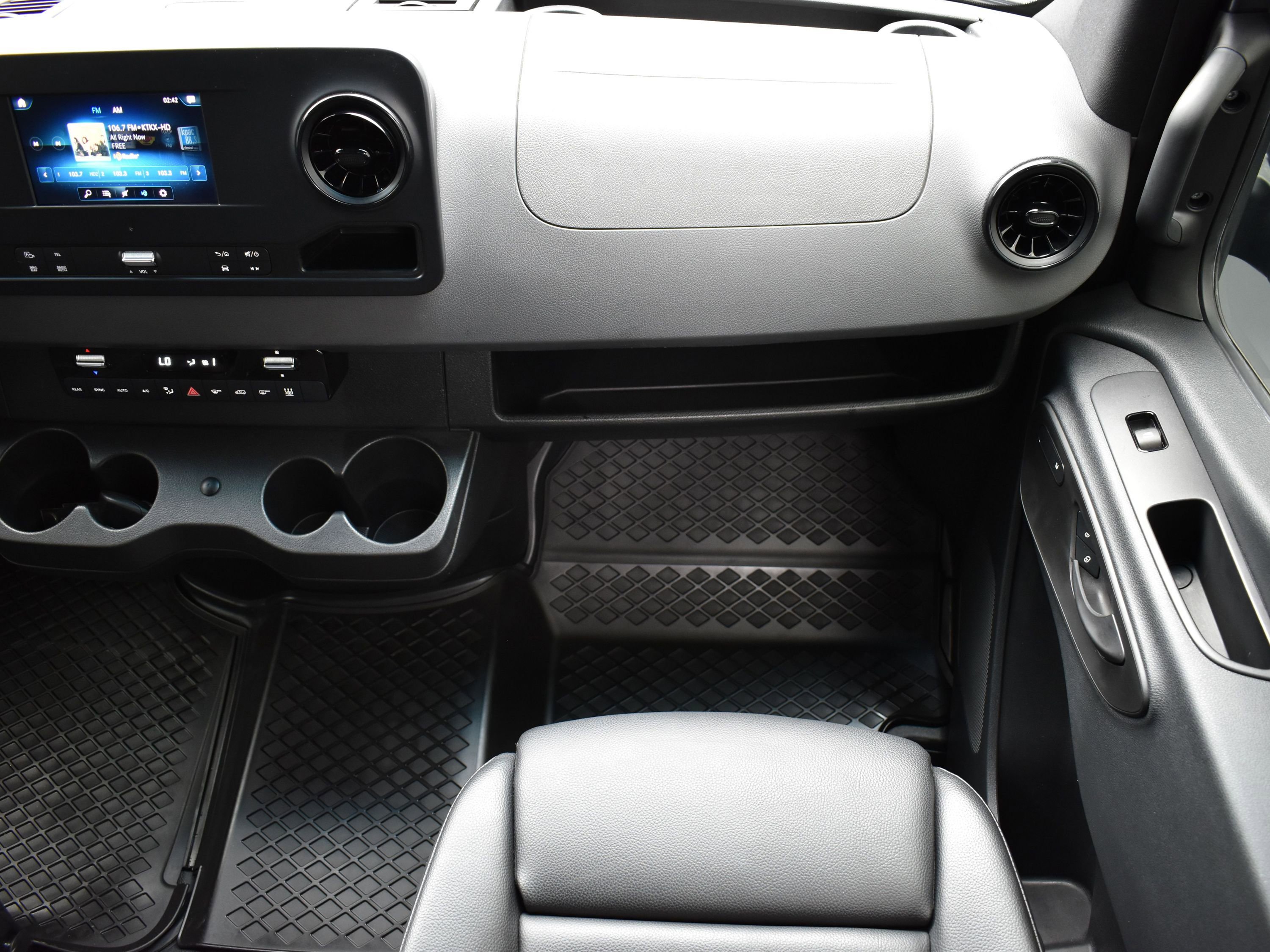 Used 2019 Mercedes-Benz Sprinter 2500 image 36