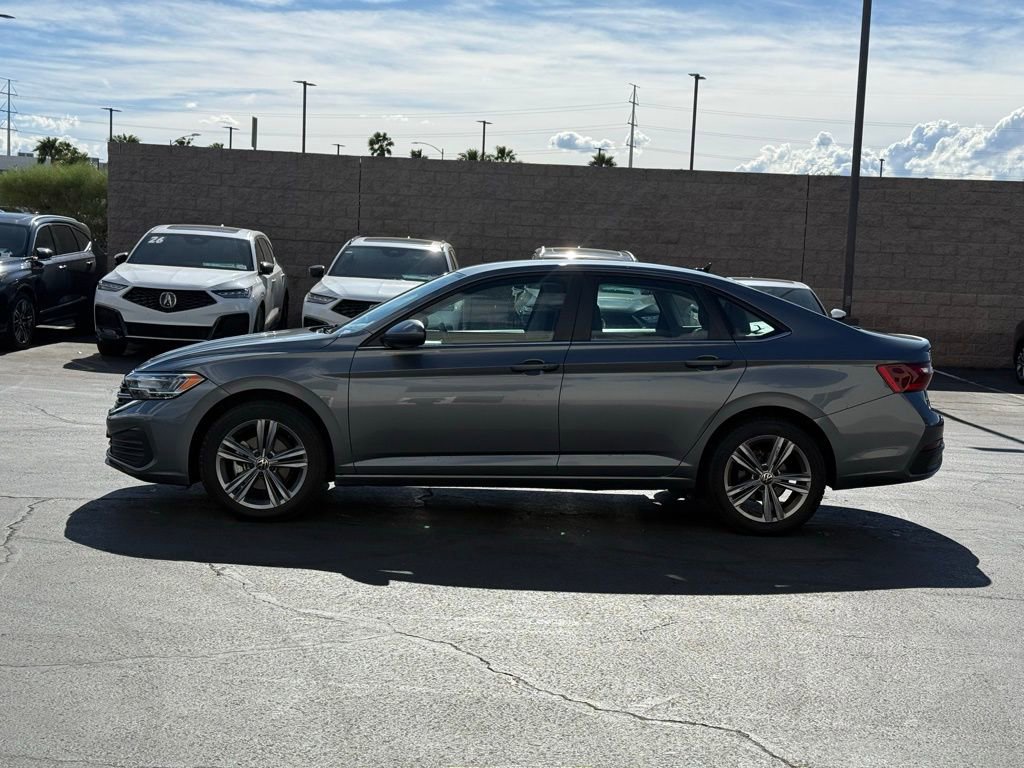 Used 2024 Volkswagen Jetta SE image 9