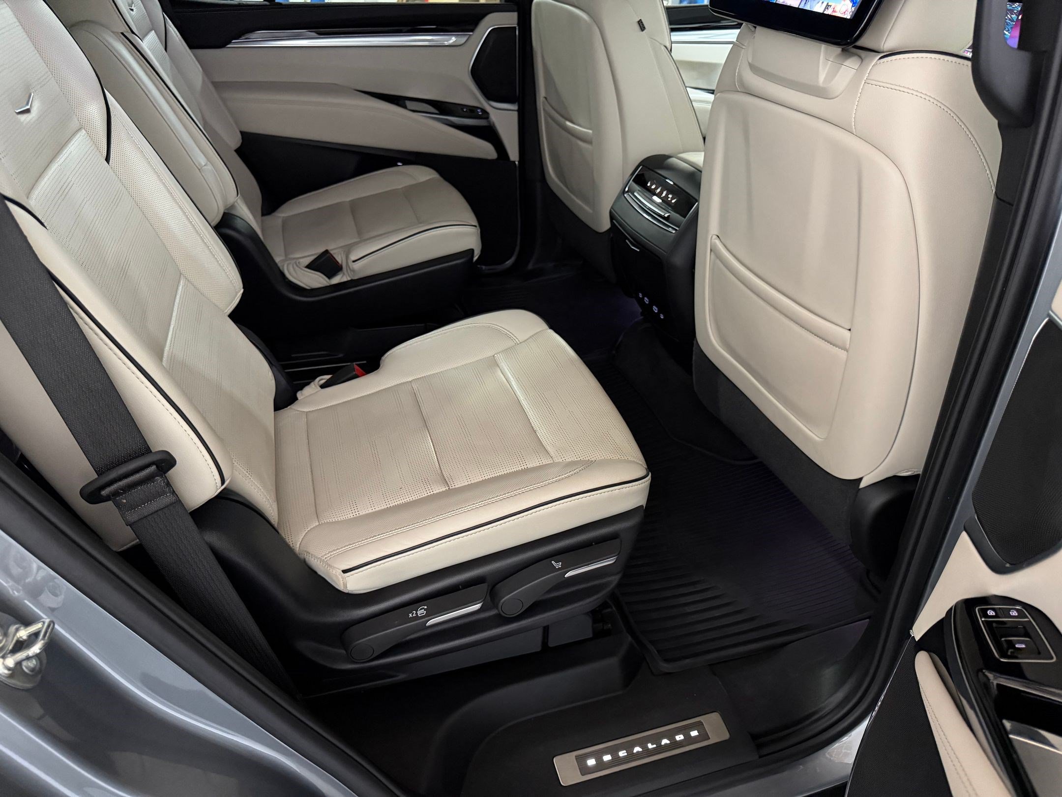 Certified 2025 Cadillac Escalade Sport w/ Touring Package AWD/4WD image 53