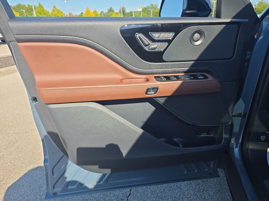 Used 2025 Lincoln Aviator Reserve w/ Illumination Package image 24