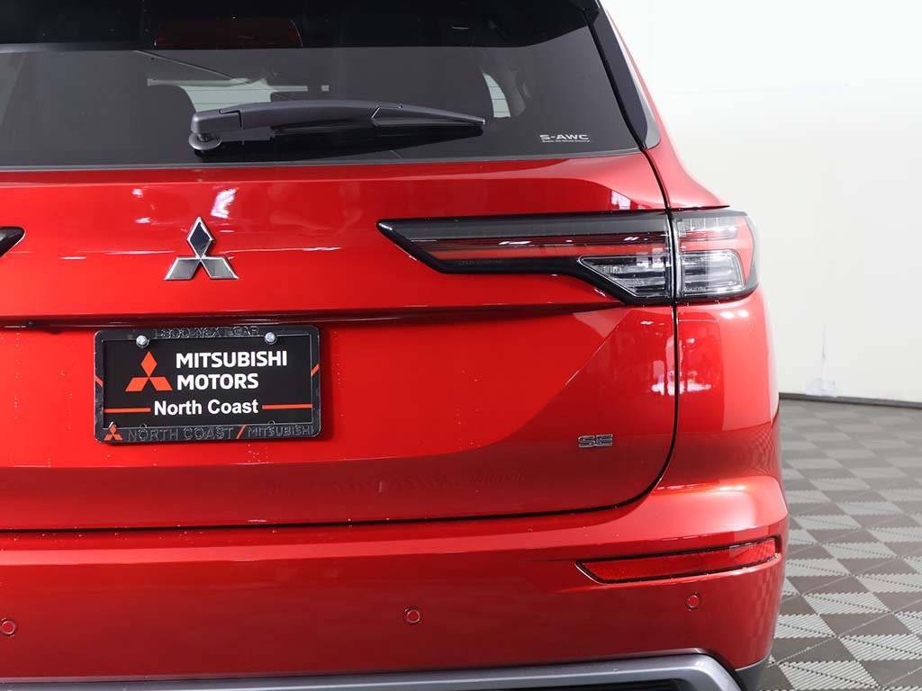 New 2025 Mitsubishi Outlander SE image 18