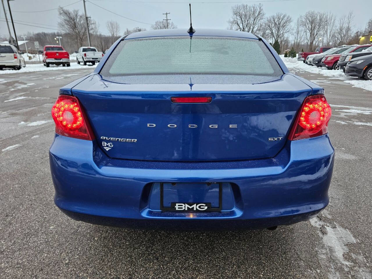Used 2014 Dodge Avenger SXT image 4