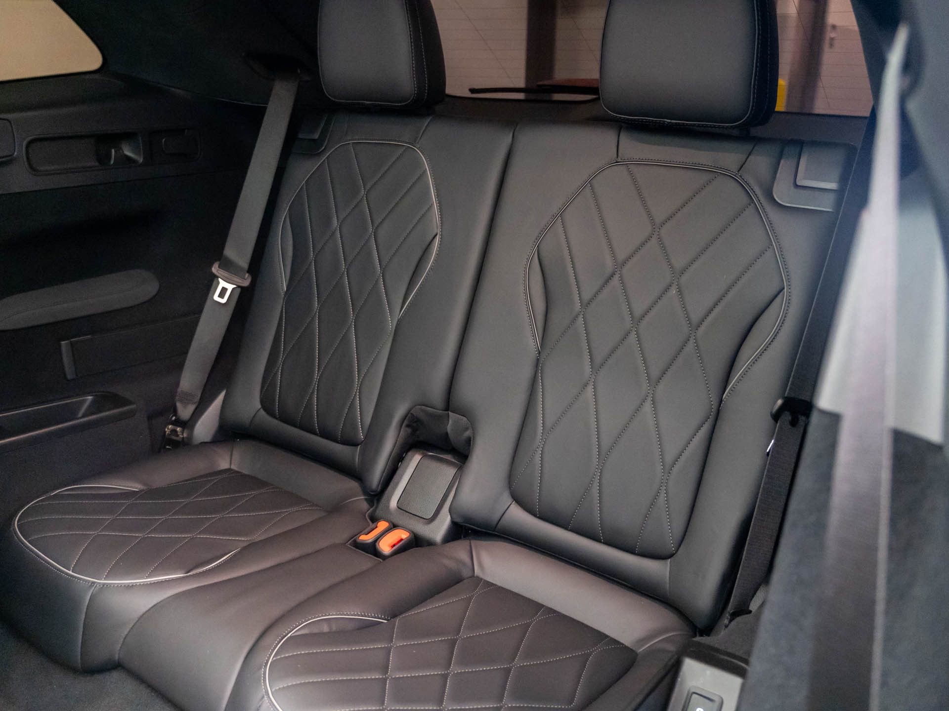 Used 2023 Mercedes-Benz EQS 580 4MATIC SUV w/ Exclusive Trim Package image 23