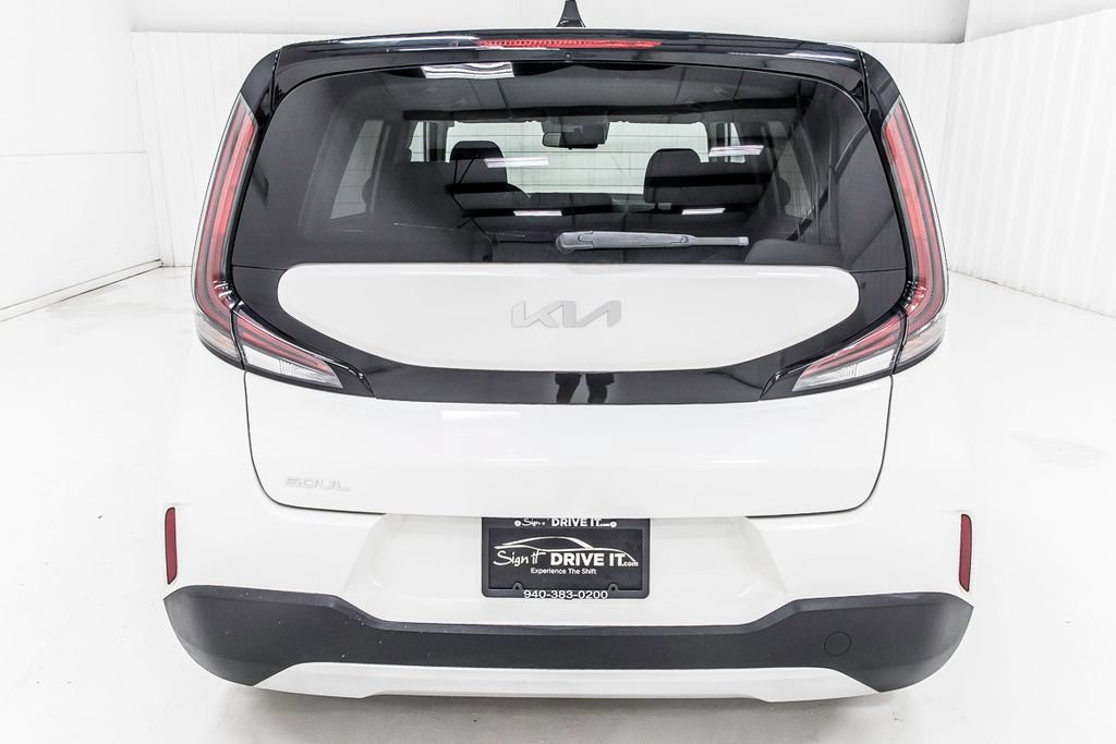 Used 2024 Kia Soul LX w/ Option Group 015 FWD image 5