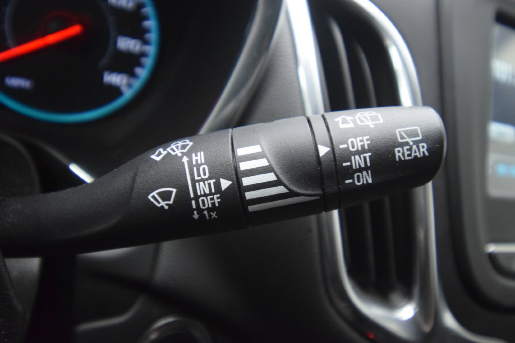 Used 2018 Chevrolet Equinox LT FWD image 29
