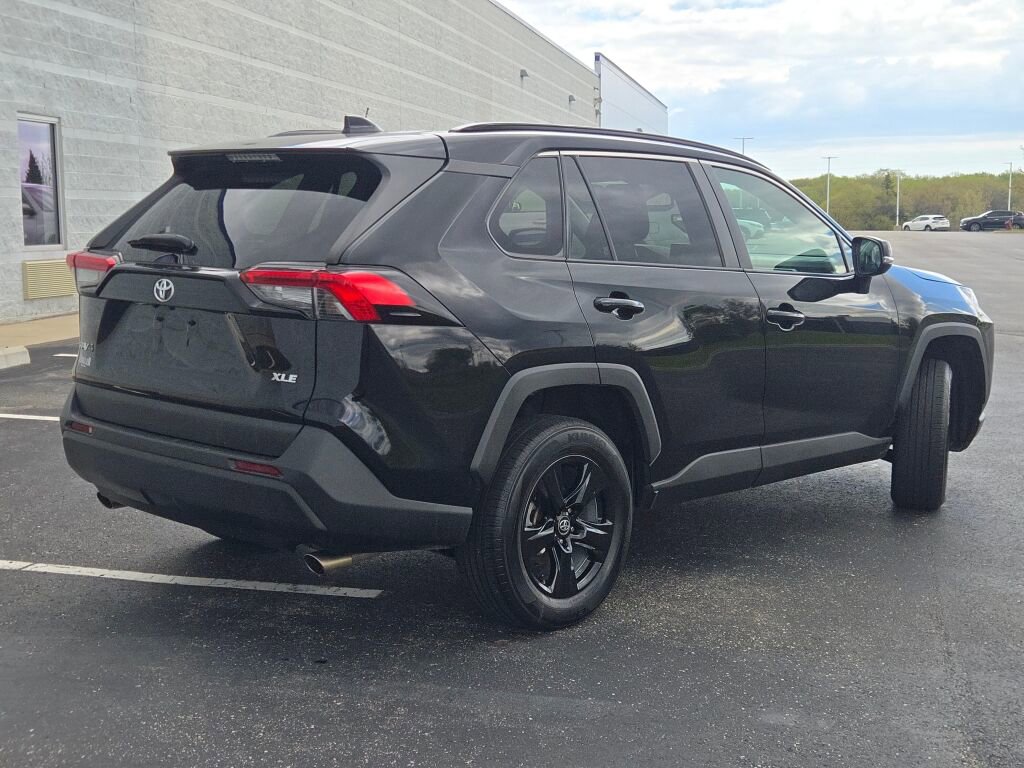 Used 2021 Toyota RAV4 XLE FWD image 10