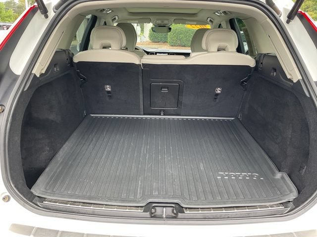 Used 2022 Volvo XC60 B5 Momentum w/ Climate Package FWD image 21