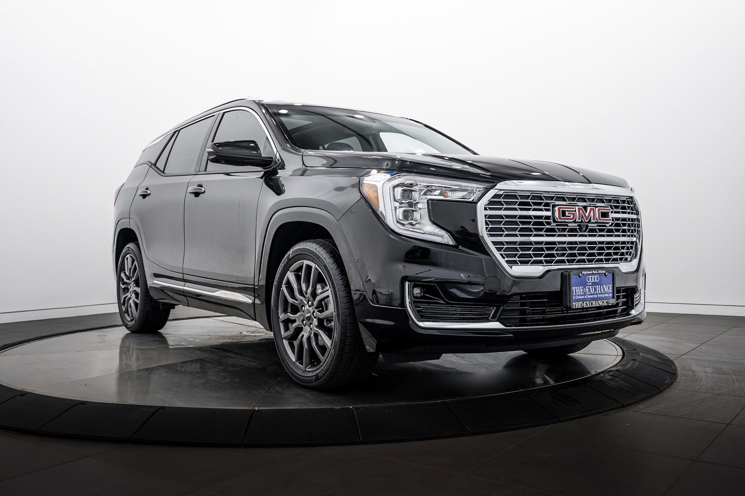 Used 2024 GMC Terrain Denali w/ Black Diamond Edition AWD/4WD image 1